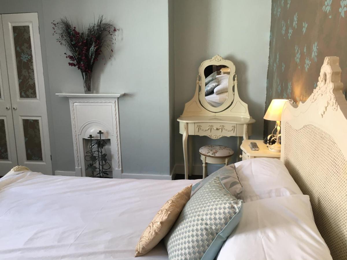 Tiger Inn Bridport Bagian luar foto